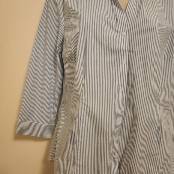 Women's Eddie Bauer Wrinkle Resistant Blouse Medium - Picture 2 of 4
